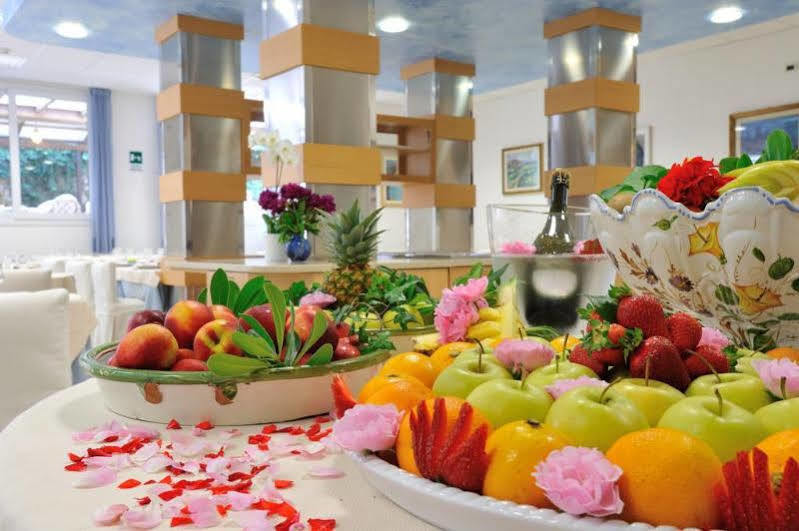 Hotel Salus Lignano Sabbiadoro Ngoại thất bức ảnh